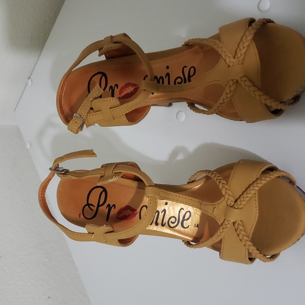Tan heels 8.5